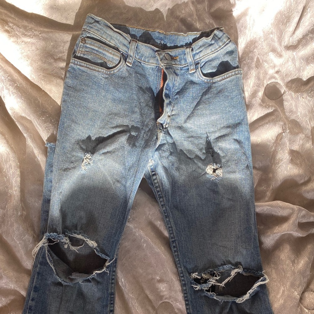 Wrangler ripped mom jeans/ can fit size 22 or 23